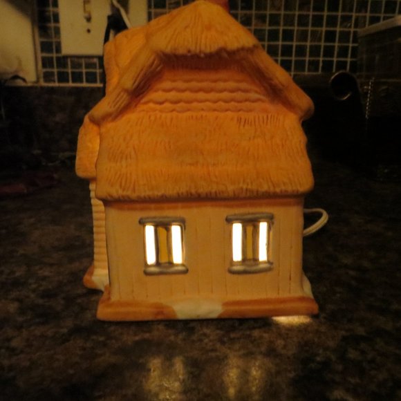 Dickens Of London Porcelain Collectible Bob Cratchit's House - Picture 5 of 8